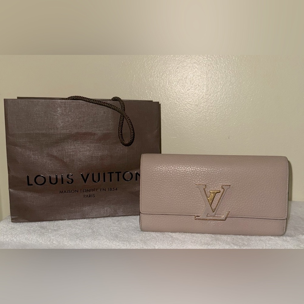 ❌SOLD❌ LOUIS VUITTON Taurillon Capucines Wallet